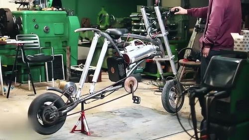 牛人自制的可升降電動(dòng)單車,車身可隨意升高降低,腦洞太大了